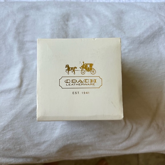 Gold Coach Woman’s Watch. New battery needed. - Picture 6 of 6